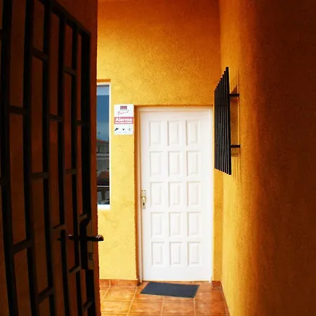 Sunny Terraced House Apartment